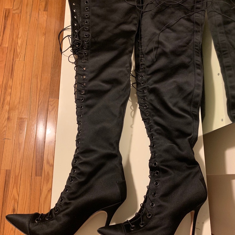 Manolo Blahnik, 40, Satin High-Knee Lace-Up heels - Picture 2 of 6